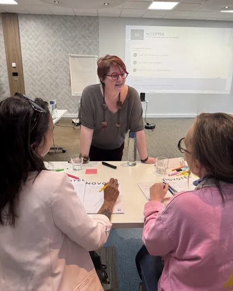Exercices sur table pendant une formation Physiobell’